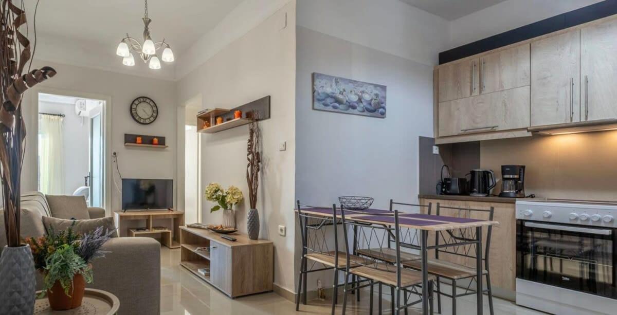 Comfy Central Square Gem With Balcony Apartment Kalamata Ngoại thất bức ảnh