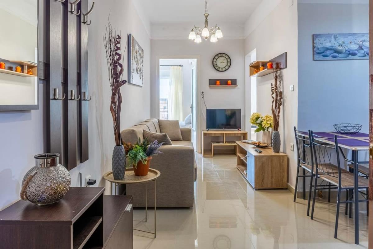 Comfy Central Square Gem With Balcony Apartment Kalamata Ngoại thất bức ảnh