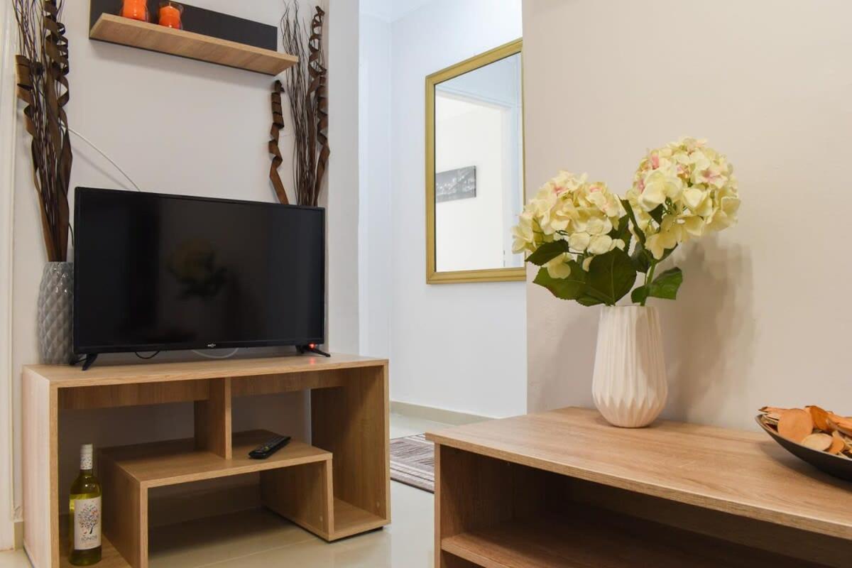 Comfy Central Square Gem With Balcony Apartment Kalamata Ngoại thất bức ảnh