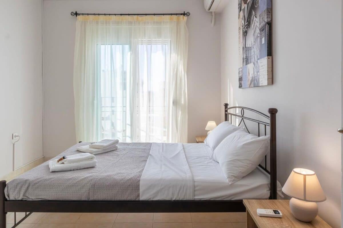 Comfy Central Square Gem With Balcony Apartment Kalamata Ngoại thất bức ảnh
