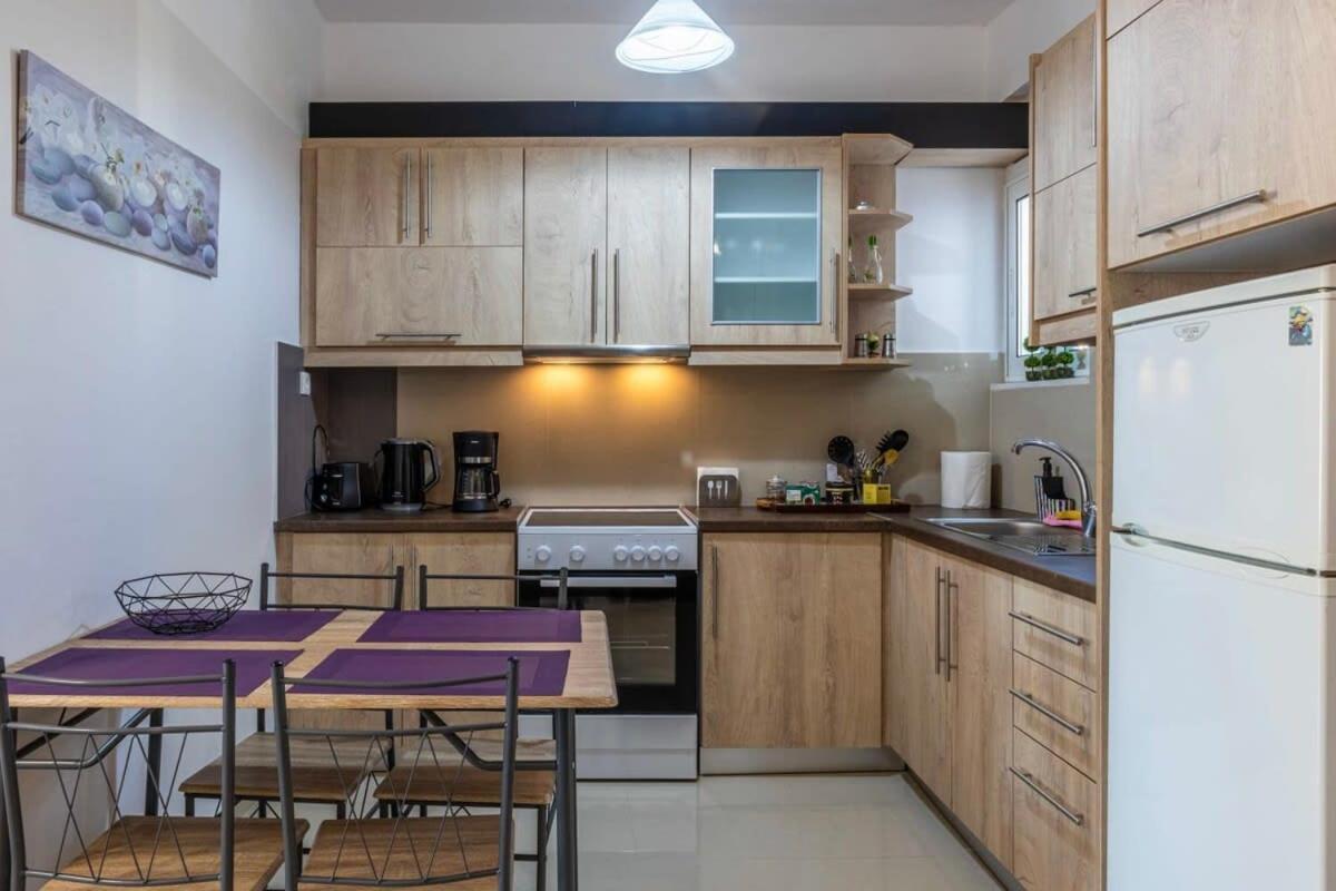Comfy Central Square Gem With Balcony Apartment Kalamata Ngoại thất bức ảnh