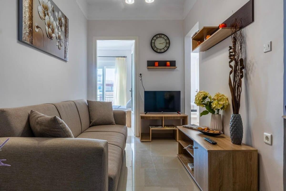 Comfy Central Square Gem With Balcony Apartment Kalamata Ngoại thất bức ảnh
